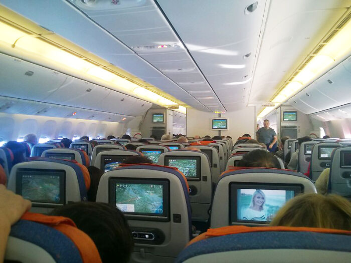 "Sweetie, I&rsquo;ve Been On Hundreds Of Flights": Woman Cusses At Teen Who Doesn&rsquo;t Want To Let Her Have The Exit Row Seat She Was Already Settled In