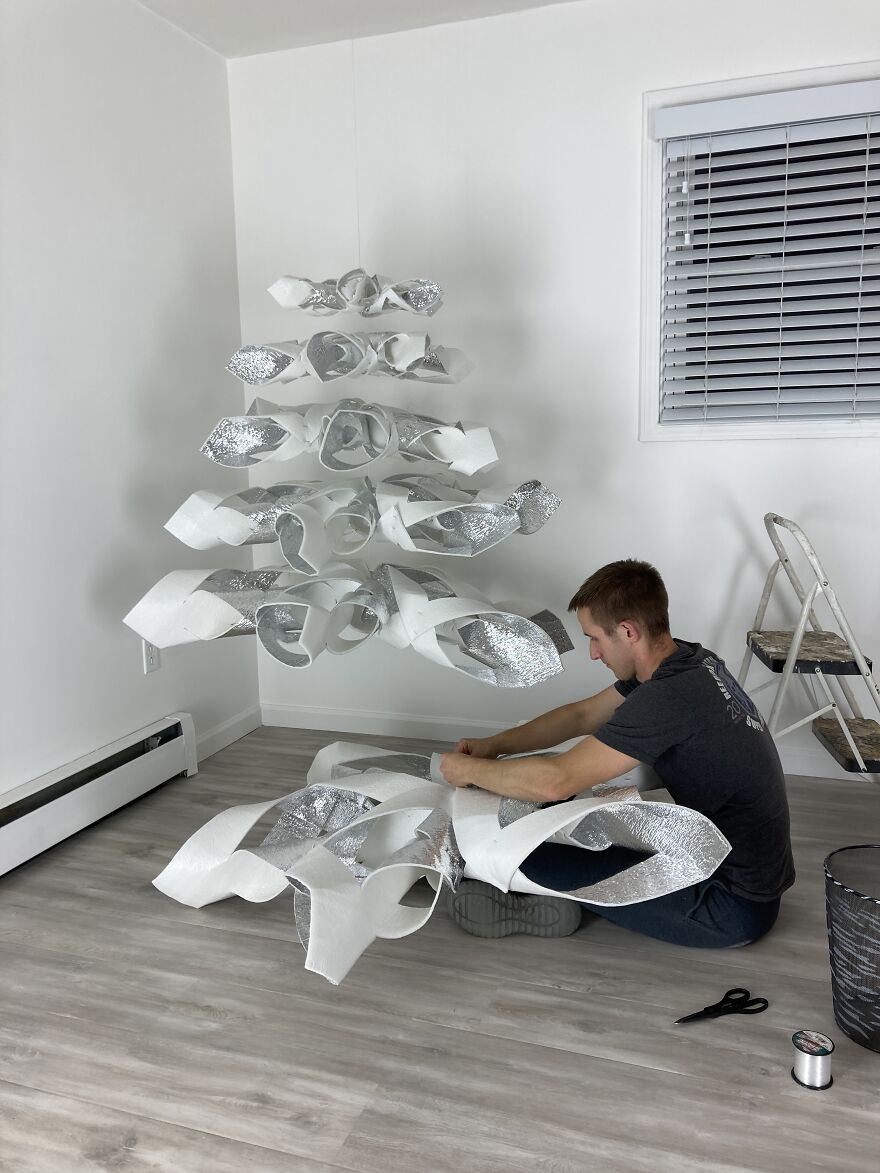 We Made A Floating Christmas Tree From Reflective Foam Insulation, And Here's The Result