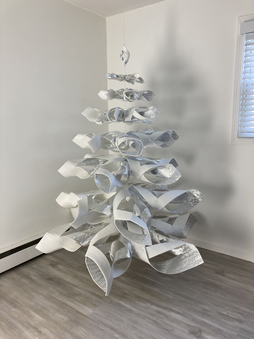 We Made A Floating Christmas Tree From Reflective Foam Insulation, And Here's The Result