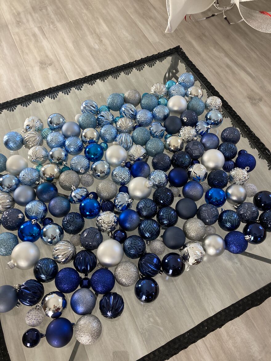 We Made A Floating Christmas Tree From Reflective Foam Insulation, And Here's The Result