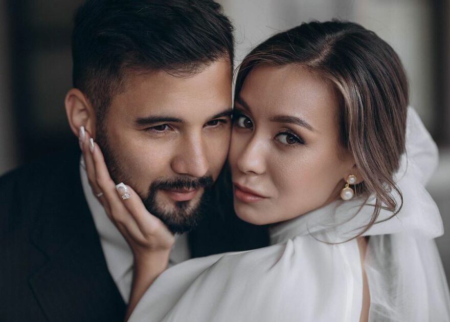 This Couple Accidentally Fell Into Mud During Their Wedding Photoshoot, And Here Are The Results