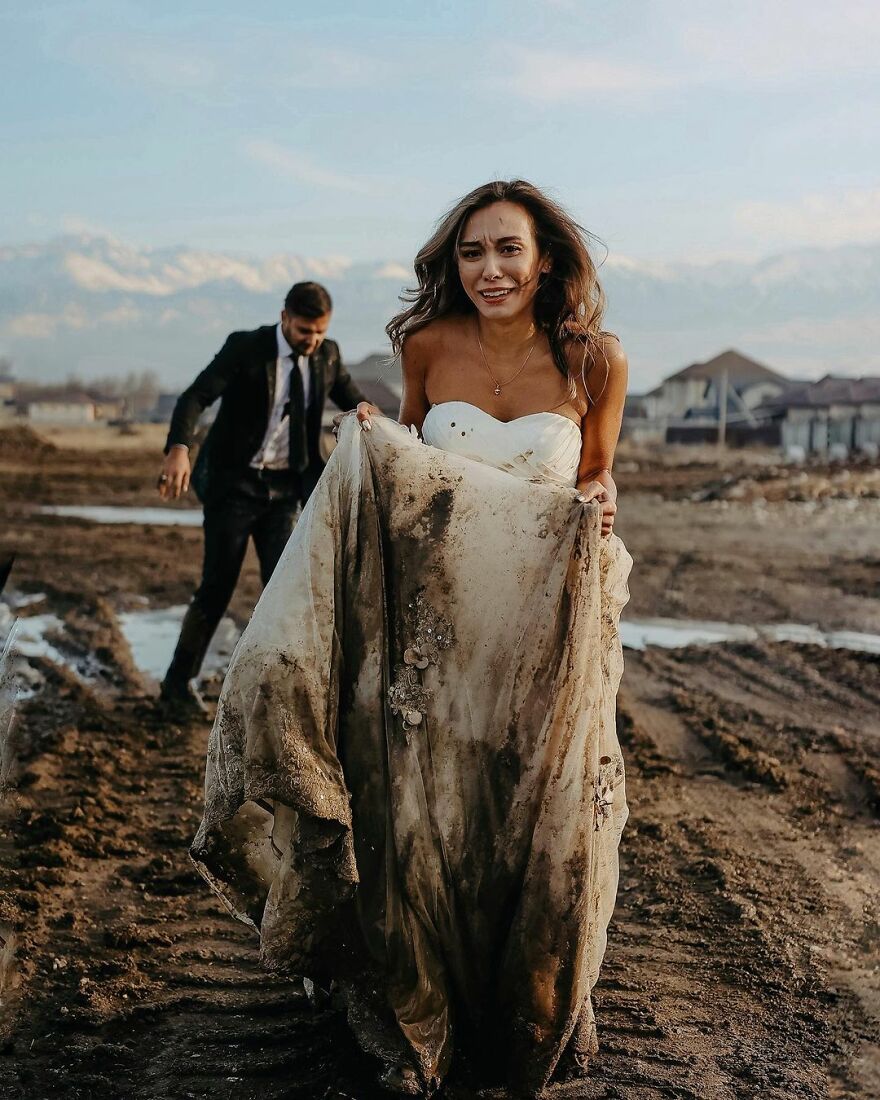 This Couple Accidentally Fell Into Mud During Their Wedding Photoshoot, And Here Are The Results