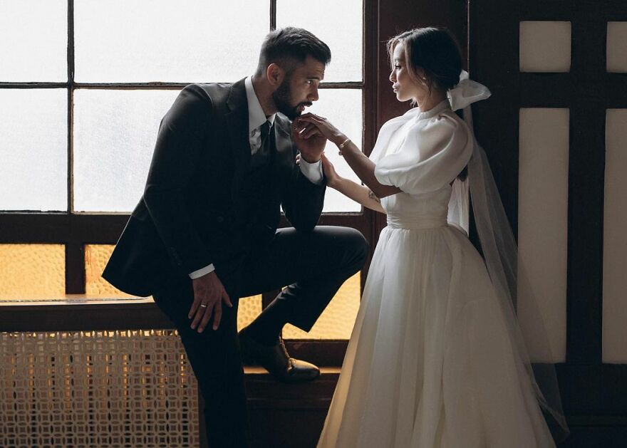 This Couple Accidentally Fell Into Mud During Their Wedding Photoshoot, And Here Are The Results