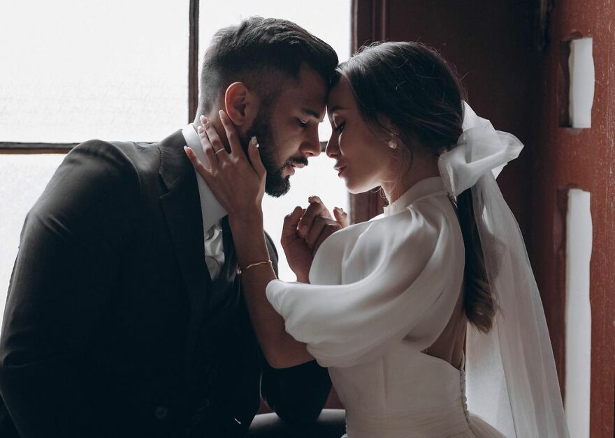 This Couple Accidentally Fell Into Mud During Their Wedding Photoshoot, And Here Are The Results