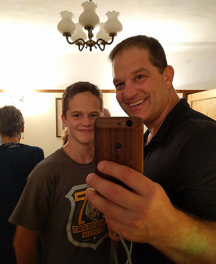 Este padre explicó a su hijo de 16 años que fue indigente en el pasado y por eso los abuelos cortaron la relación con su familia, y acaba causando un drama