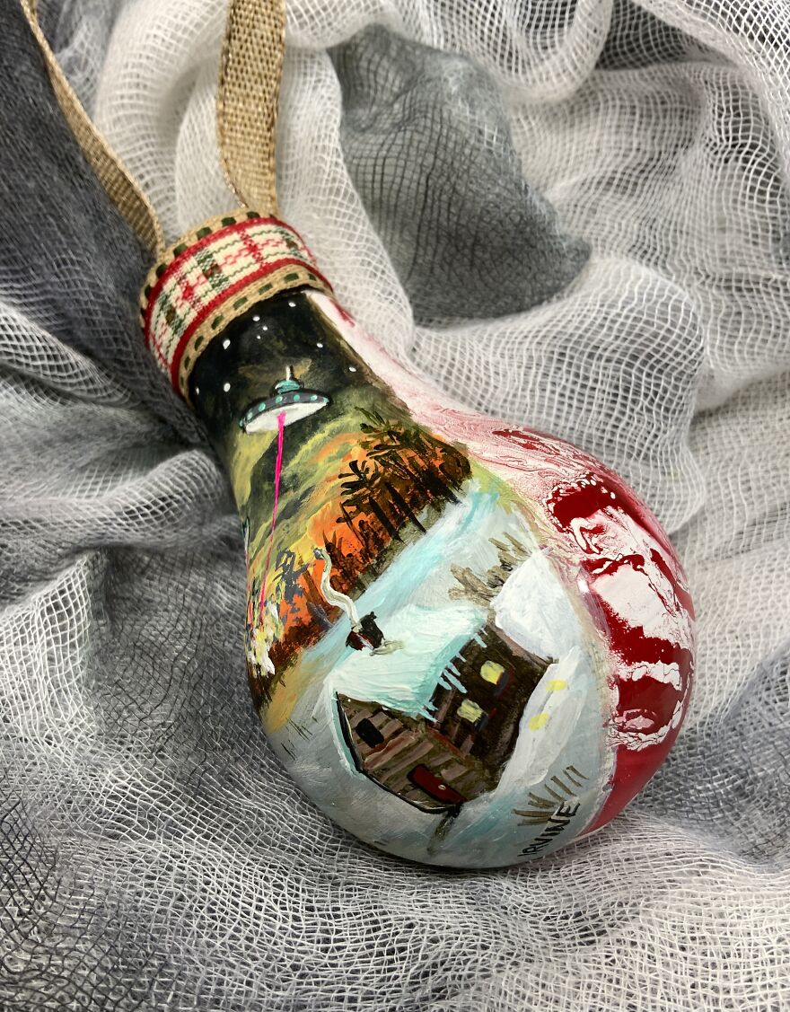 I Transform Burnt Out Light Bulbs Into Unique Christmas Ornaments.