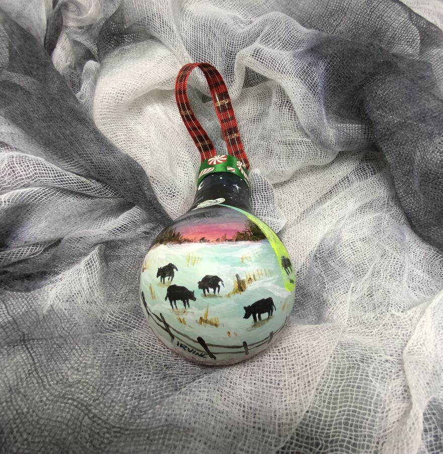 I Transform Burnt Out Light Bulbs Into Unique Christmas Ornaments.