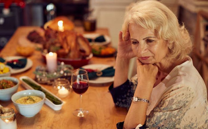 Esta madre nunca "recordaba" el nombre de la novia de su hijo, así que ella se vengó el Día de Acción de Gracias