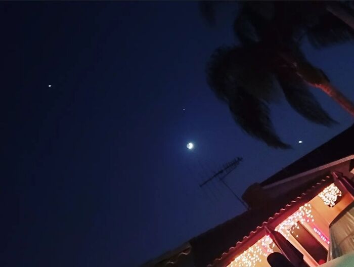 Tonight's Sky (12/8/21). Not Spectacular, But I Like It. (Moon Is In Capricorn.)