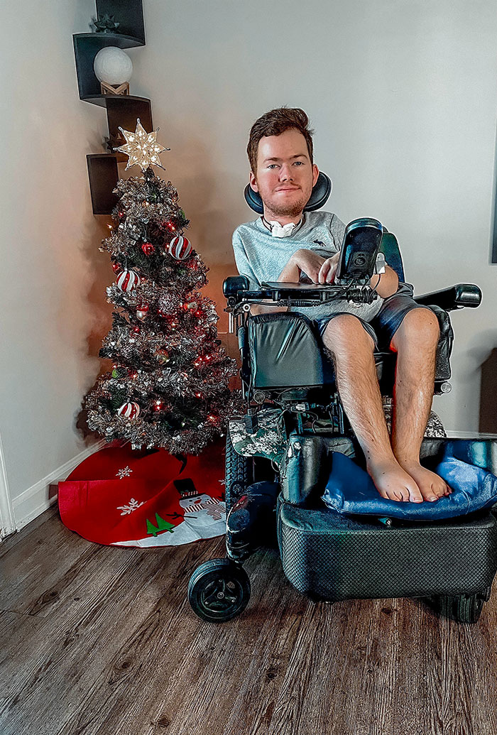 Este año me decidí por el árbol más grande que pude encontrar. Feliz Navidad a todos, felices fiestas