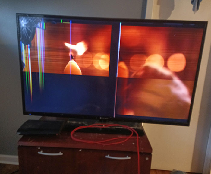 Wife Left Me Right Before Xmas, Then Today My TV Took A Dump