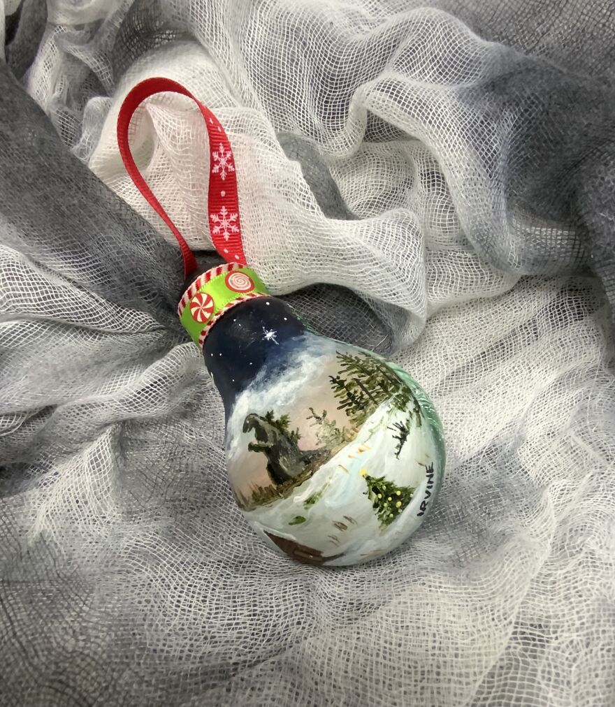 I Transform Burnt Out Light Bulbs Into Unique Christmas Ornaments.