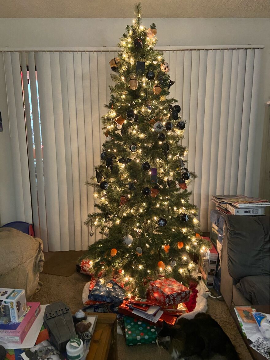 Christmas Tree With String Lights From Spirit Halloween
