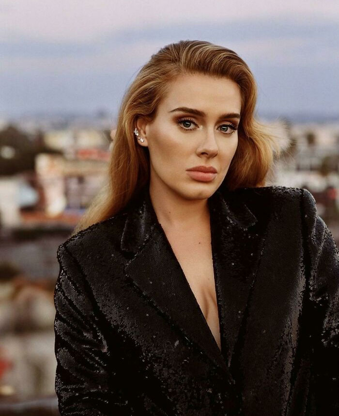 ¿Escote copiado + pegado?