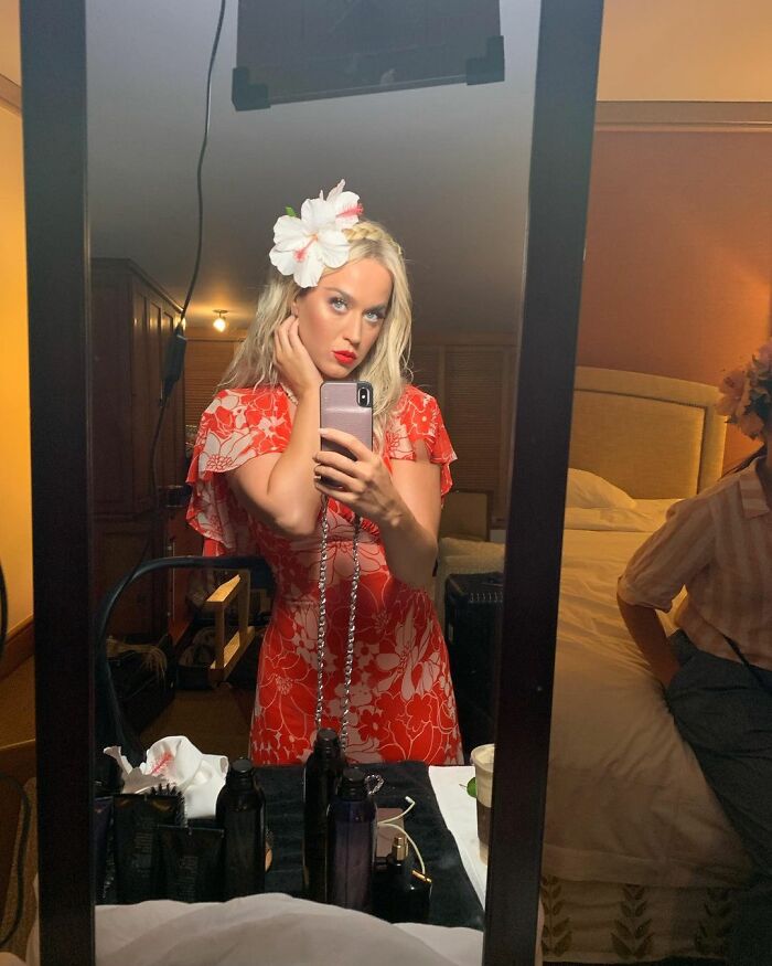 “I Landscaped Eminem's House”: Folks Online Disclose Their Experiences When Working For Famous People And Here Are 30 Of The Most Interesting Stories