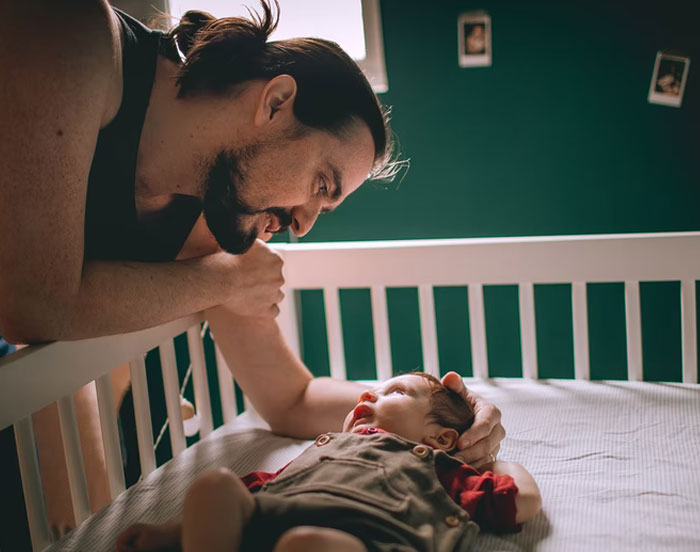 Dad Texts Wife The Kitchen Is On Fire Because He's Mad She Left Him With Baby Longer Than Expected, It Backfires When Cops Show Up Dad Texts Wife The Kitchen Is On Fire Because He's Mad She Left Him With Baby Longer Than Expected, It Backfires When Cops Show Up