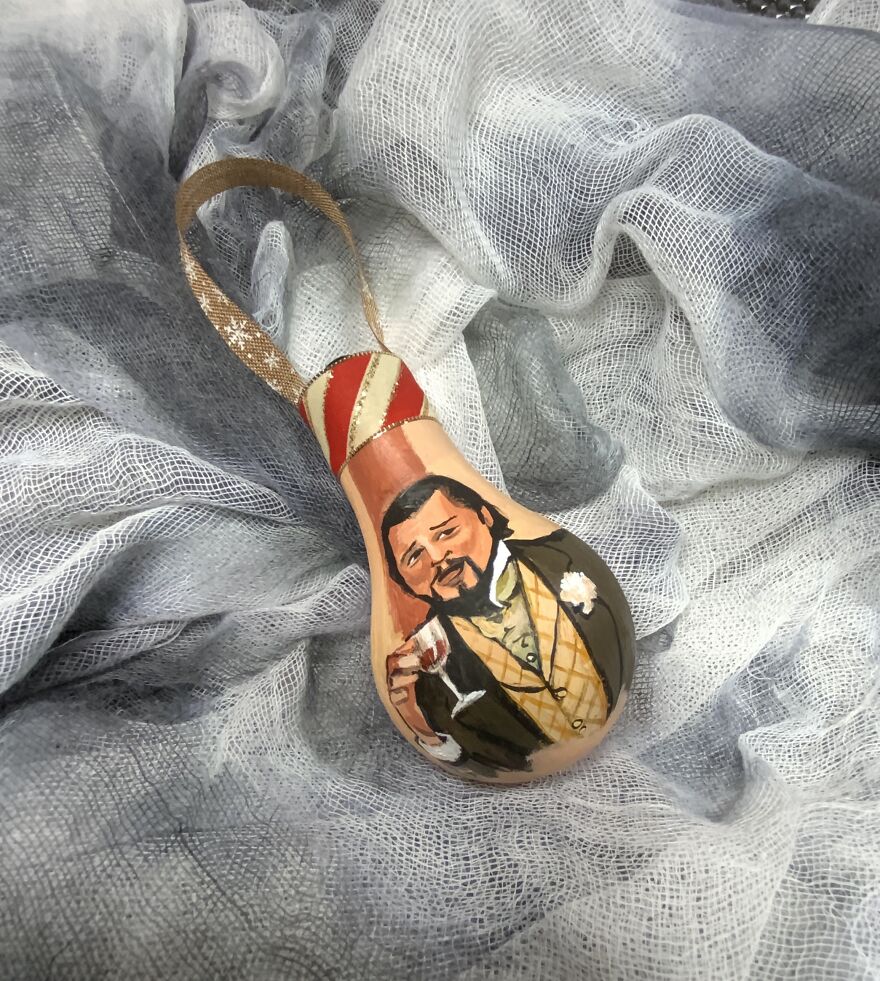 I Transform Burnt Out Light Bulbs Into Unique Christmas Ornaments.