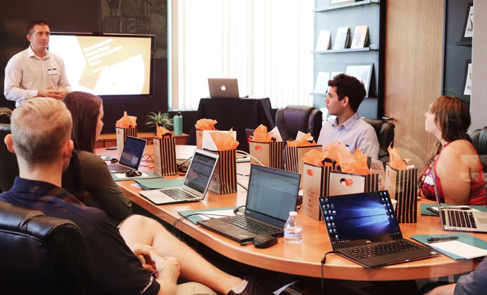 People Reveal When The Scales Dropped From Their Eyes And They Realized How Toxic Their Jobs Were (30 Stories)