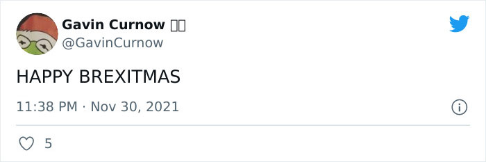 Brits Can&rsquo;t Contain Their Laughter After Norway Sent Them Their Special Christmas Tree (24 Reactions)