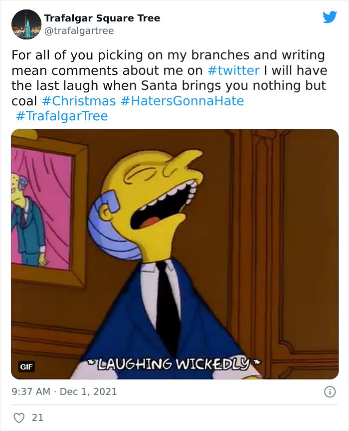 Brits Can&rsquo;t Contain Their Laughter After Norway Sent Them Their Special Christmas Tree (24 Reactions)