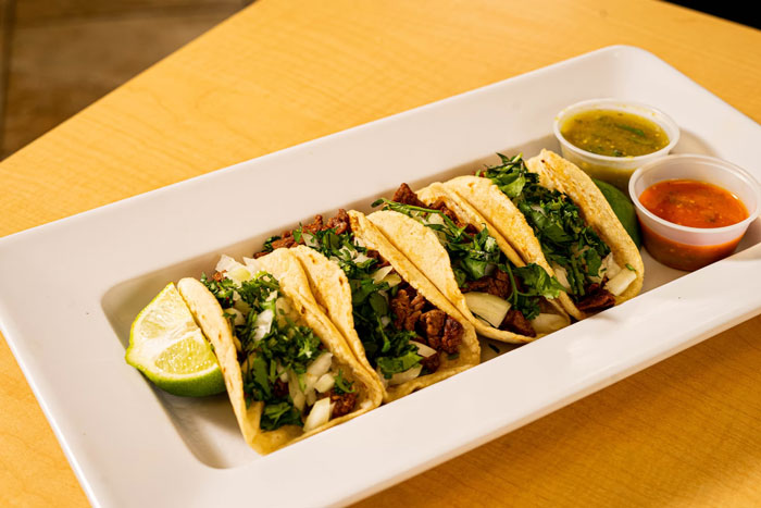 20 Novias honestas comparten lo que deserían que hubiera sido diferente el día de sus bodas