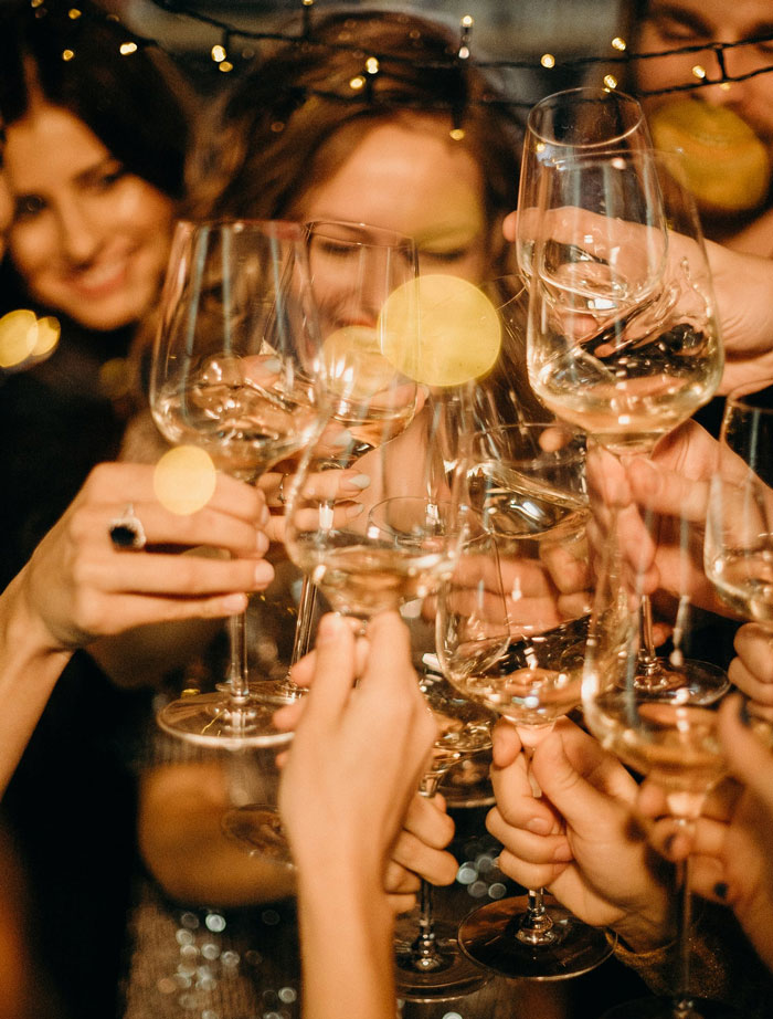 20 Novias honestas comparten lo que deserían que hubiera sido diferente el día de sus bodas