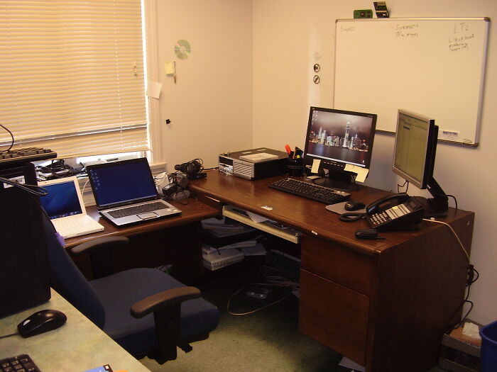 Esta mujer se niega a trabajar más allá de su horario estipulado, provocando un drama en el trabajo