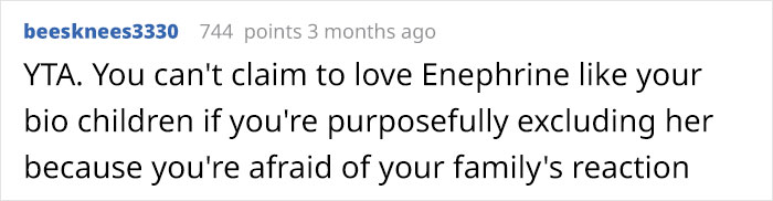 Mom Excludes Her Black Stepdaughter From A Christmas Family Pic, Is Surprised By People Calling Her Racist