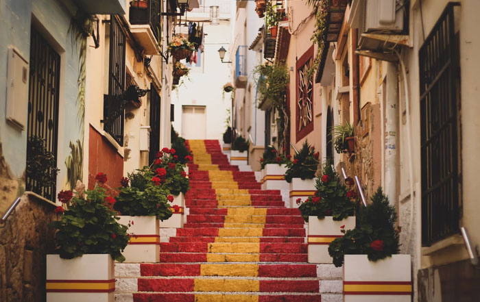 30 Americans Who Left The US Share How Their Lives Have Changed After Moving To Europe