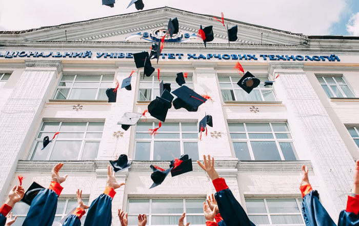 30 Americans Who Left The US Share How Their Lives Have Changed After Moving To Europe