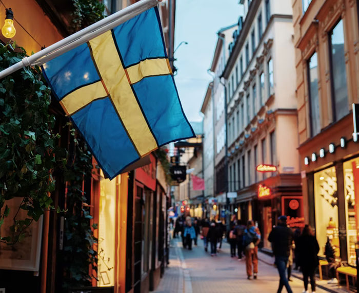 30 Americans Who Left The US Share How Their Lives Have Changed After Moving To Europe