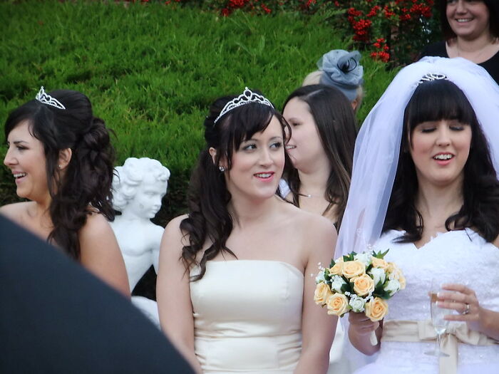 Esta madre esperaba que su hija hiciera que su hermana enferma mental fuera su dama de honor, pero la futura novia se niega