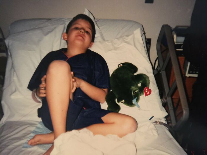 Guy Tweets Adorable Story Of How He Ended Up Adopting A Tiny Tree Frog He Discovered In His Lettuce Box