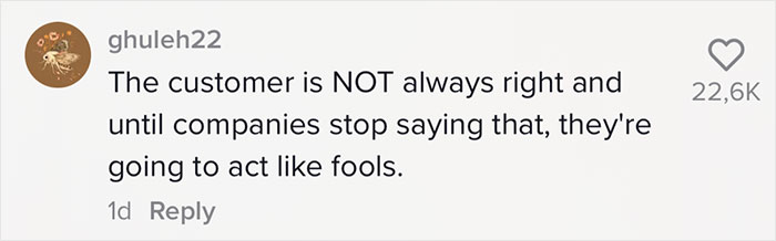 People Applaud This Waitress Who Stood Up For All The Staff And Shut Down Jerk Customer