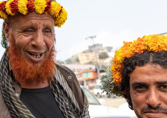 On My Trip To Saudi Arabia, I Met Male Members Of The Qahtan Tribe - Flower Men On My Trip To Saudi Arabia, I Met Male Members Of The Qahtan Tribe - Flower Men