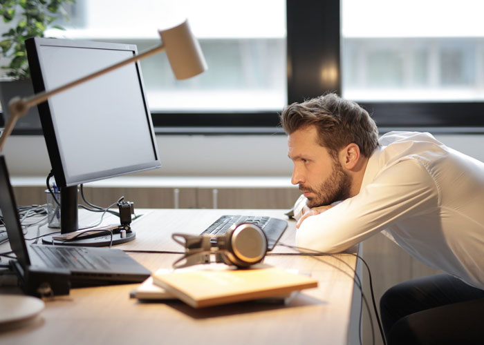 "Es un 'beneficio' para mi empleador, no para mí": La gente está compartiendo 20 cosas insultantes que les han ofrecido como un beneficio en el trabajo