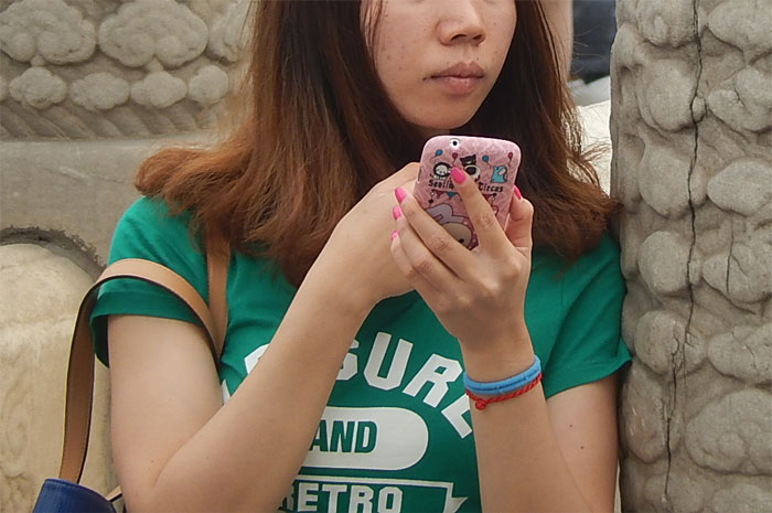 33 Things Society Has Made Us Believe Are “Necessities” But People In This Online Group Argue They Are Addictions