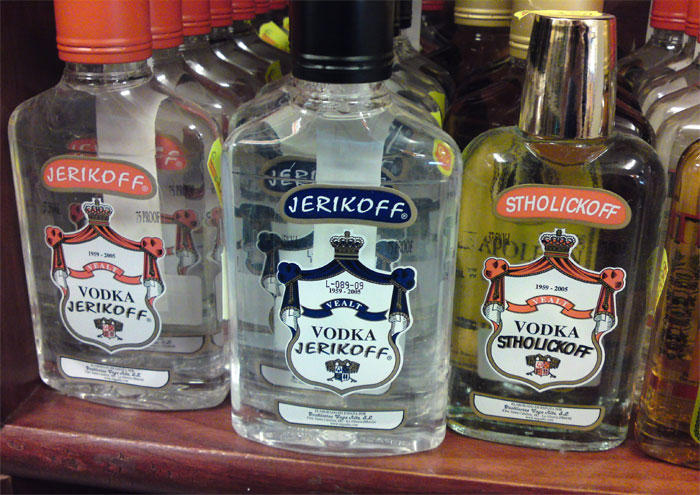 33 Things Society Has Made Us Believe Are “Necessities” But People In This Online Group Argue They Are Addictions