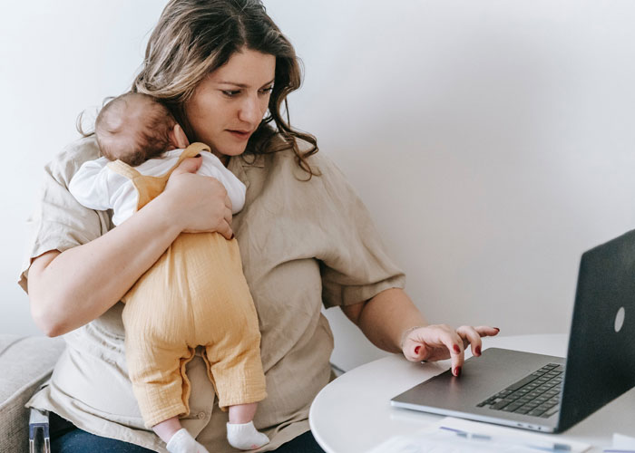 "Es un 'beneficio' para mi empleador, no para mí": La gente está compartiendo 20 cosas insultantes que les han ofrecido como un beneficio en el trabajo