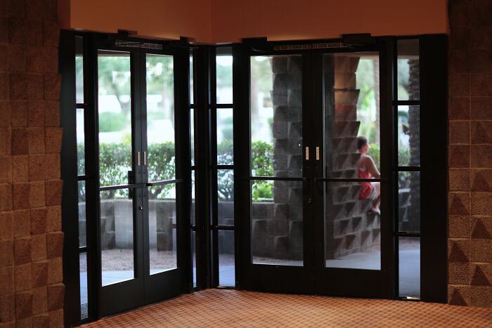 30 Situations That Happened At Night And Caught People Off Guard, As Revealed By Users Of This Online Group