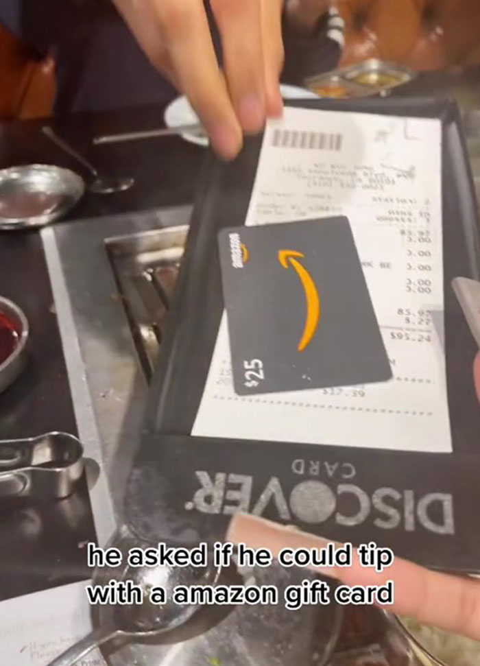 Family Wanted To Tip Their Waiter With A $25 Amazon Gift Card And Started A Massive Debate On If It&rsquo;s OK Or Not
