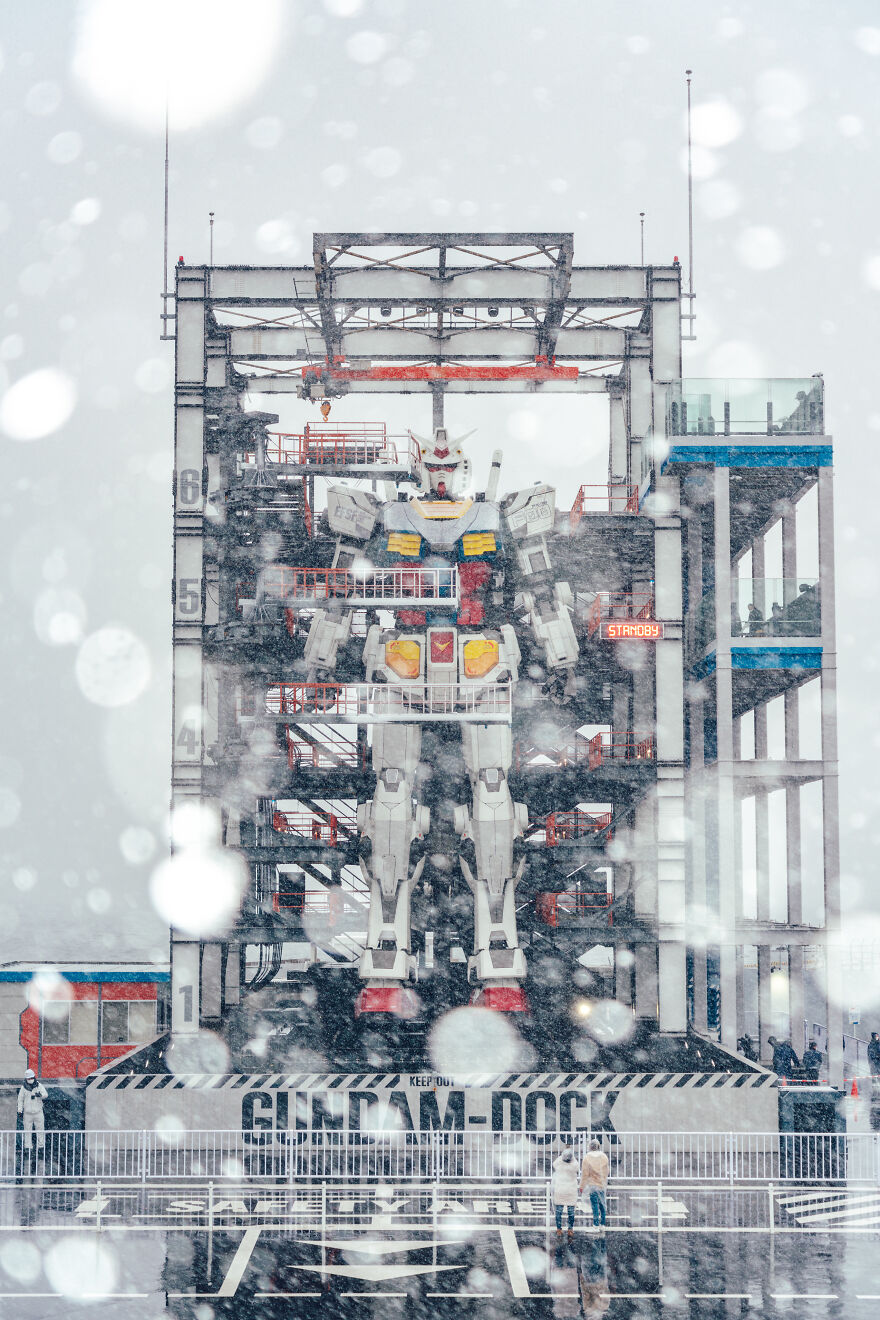 I Took Pictures Of The Gundam Starting Up In The Very Middle Of A Snowstorm (15 Pics)