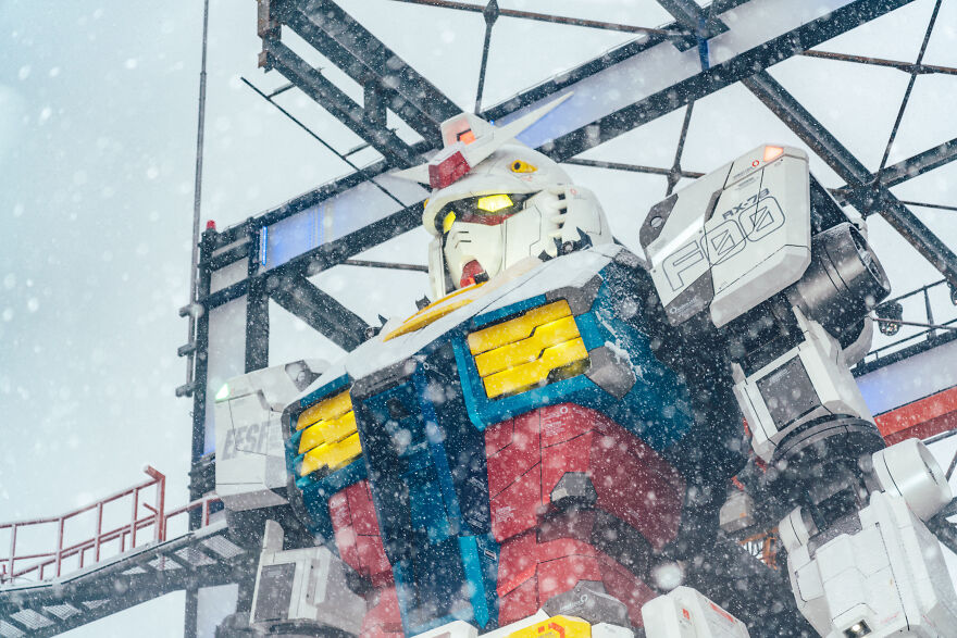 I Took Pictures Of The Gundam Starting Up In The Very Middle Of A Snowstorm (15 Pics)