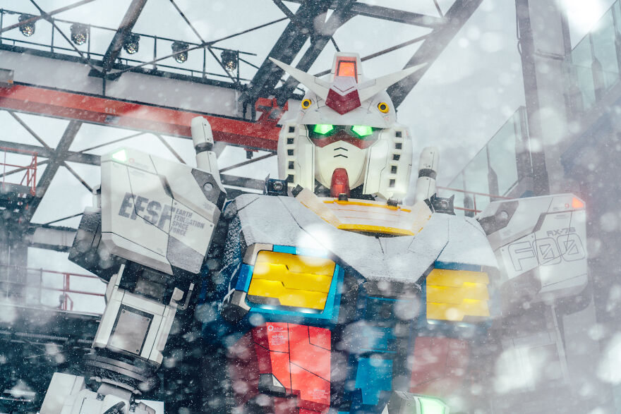 I Took Pictures Of The Gundam Starting Up In The Very Middle Of A Snowstorm (15 Pics)