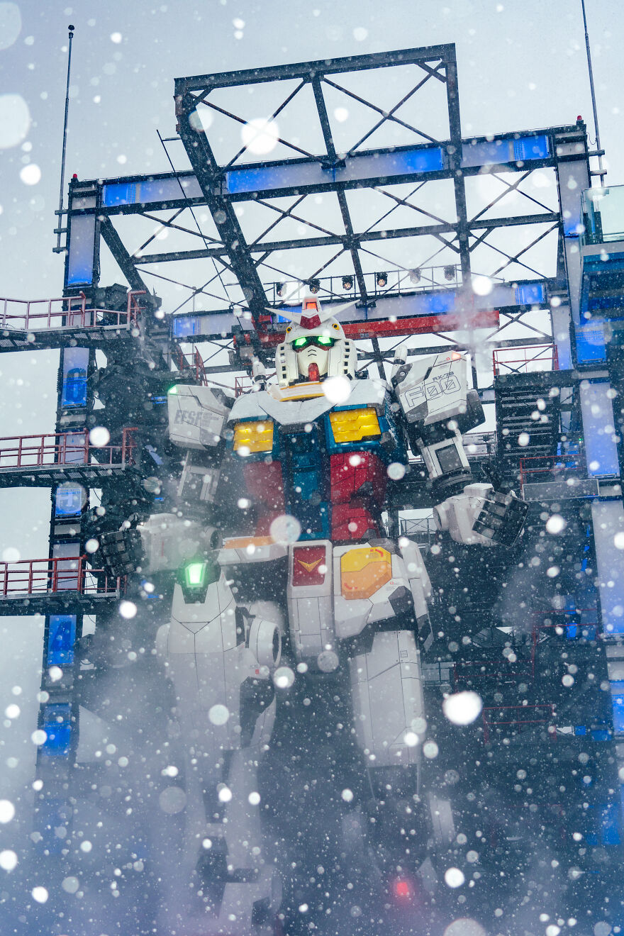 I Took Pictures Of The Gundam Starting Up In The Very Middle Of A Snowstorm (15 Pics)