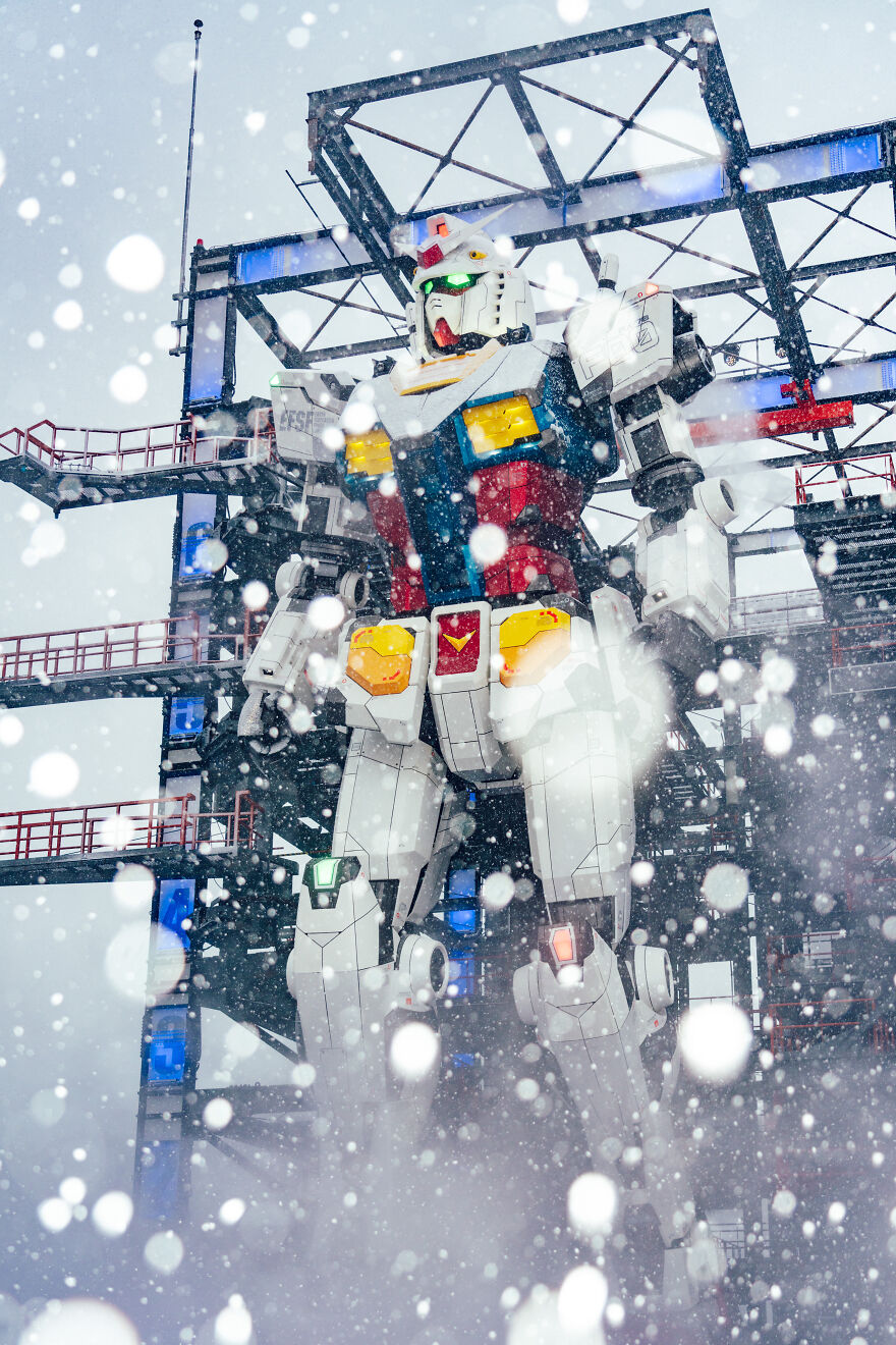 I Took Pictures Of The Gundam Starting Up In The Very Middle Of A Snowstorm (15 Pics)