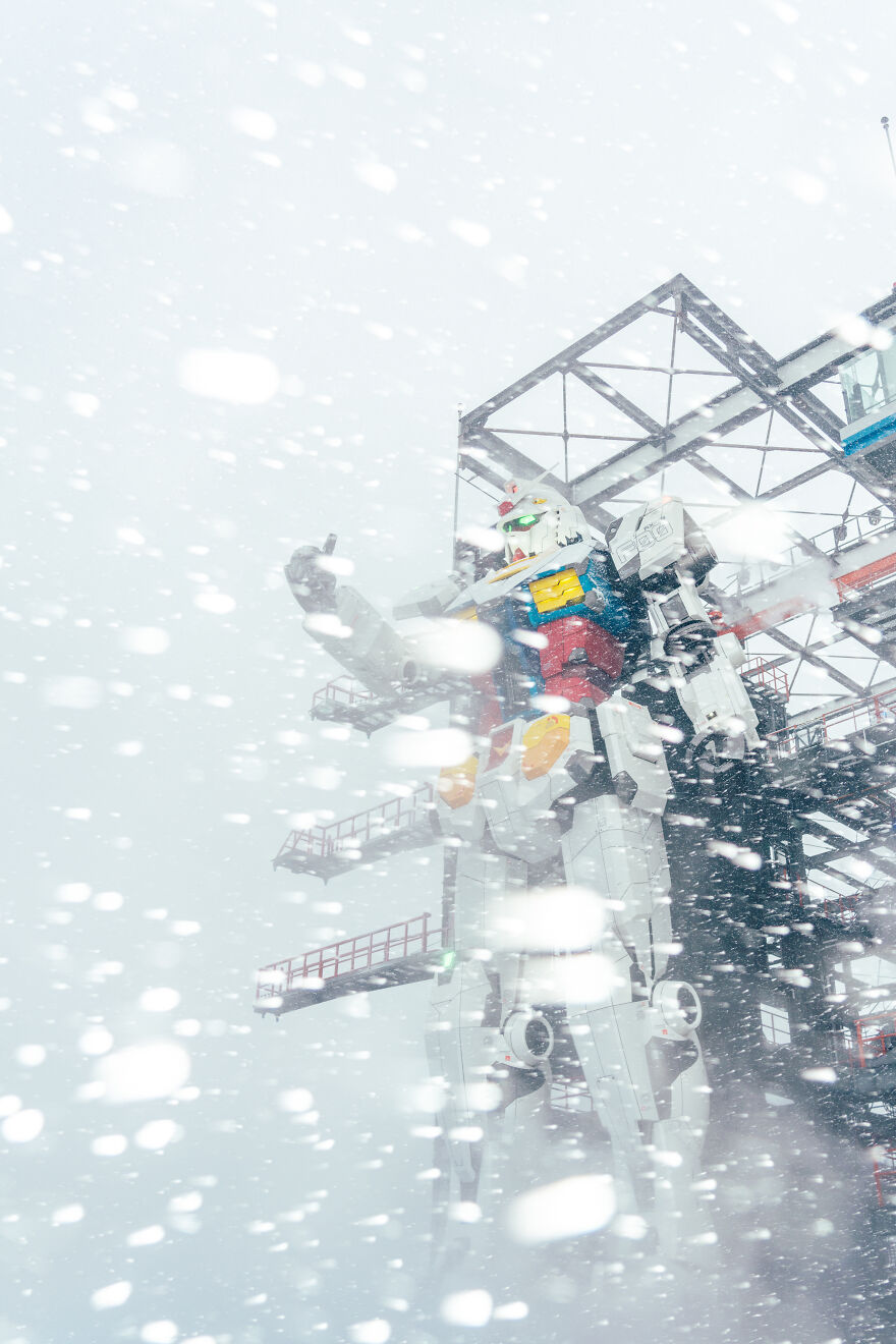 I Took Pictures Of The Gundam Starting Up In The Very Middle Of A Snowstorm (15 Pics)