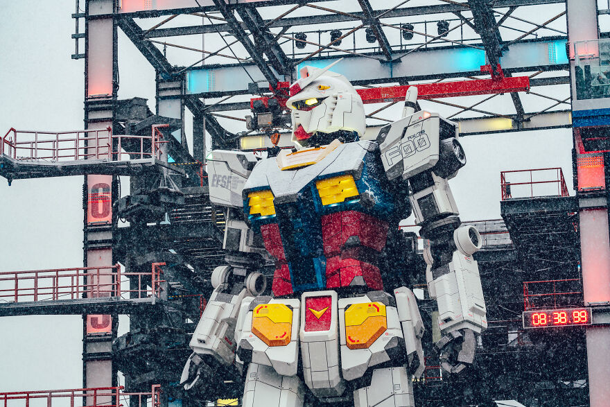 I Took Pictures Of The Gundam Starting Up In The Very Middle Of A Snowstorm (15 Pics)