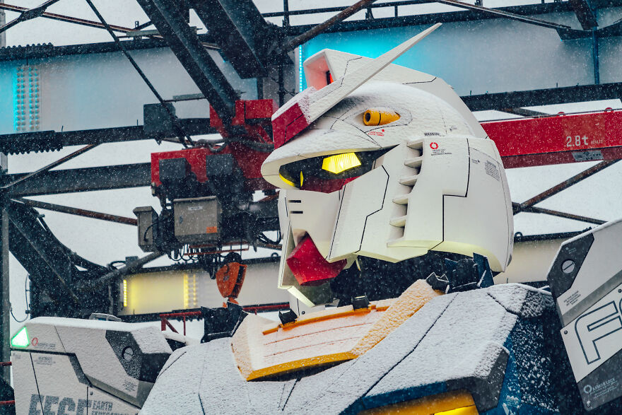 I Took Pictures Of The Gundam Starting Up In The Very Middle Of A Snowstorm (15 Pics)
