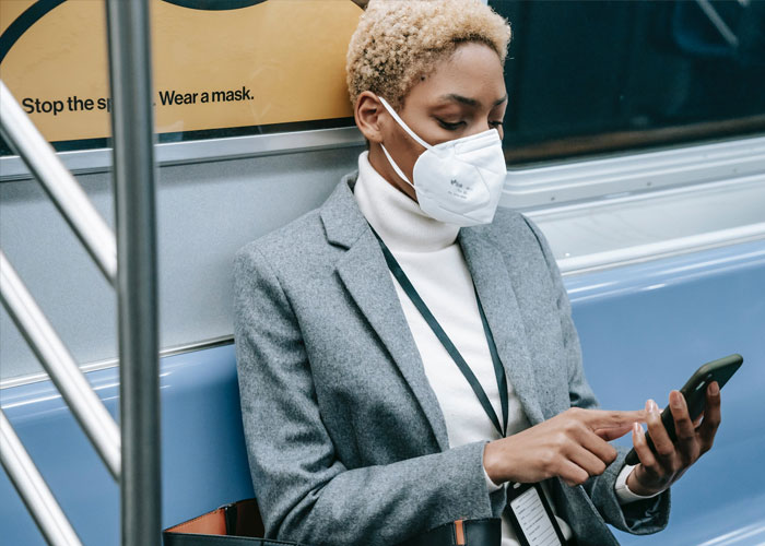 "Es un 'beneficio' para mi empleador, no para mí": La gente está compartiendo 20 cosas insultantes que les han ofrecido como un beneficio en el trabajo